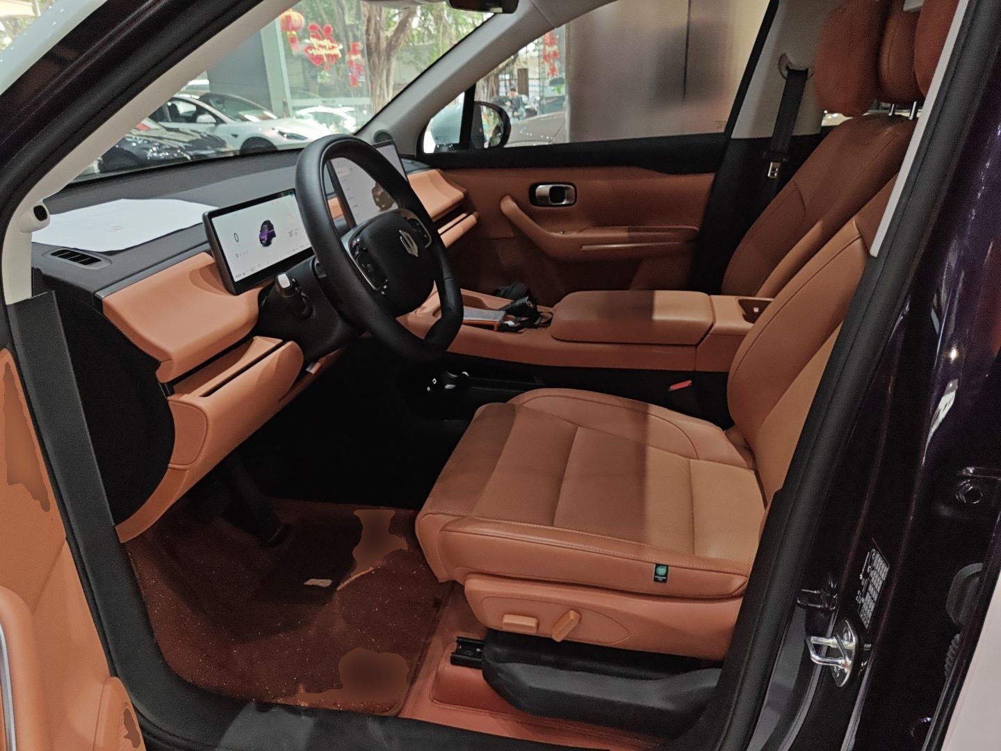 المقاعد الأمامية داخل السيارة