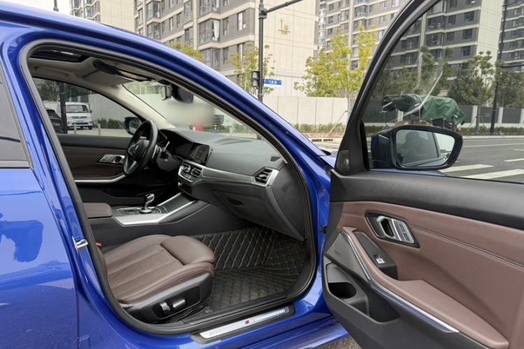 Used BMW 3 Series 2022 Restyled 330Li xDrive M Sport Night Edition Package Interior 9