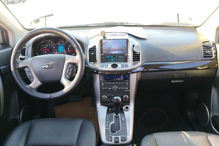 Used Chevrolet Captiva 2017 2.4L 4x4 Flagship Edition 7-Seater