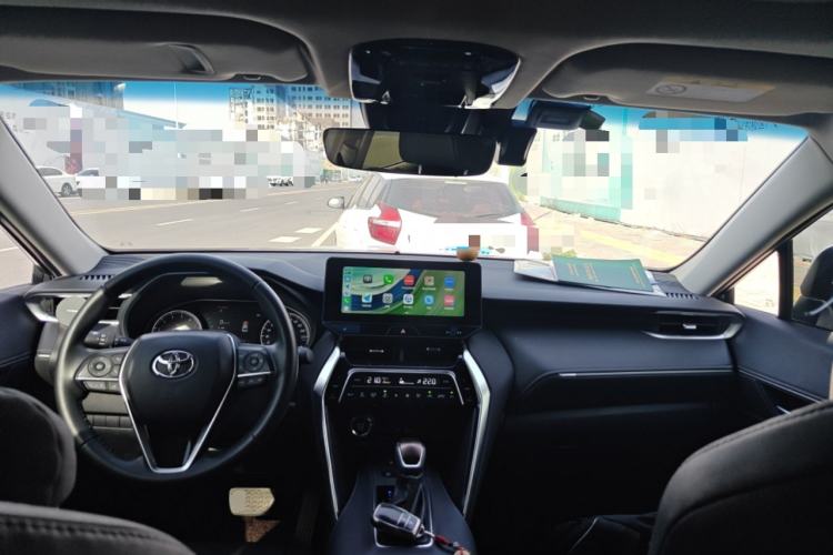 Used Toyota Venza 2023 2.0L CVT Two-Wheel Drive Luxury Edition Center Console