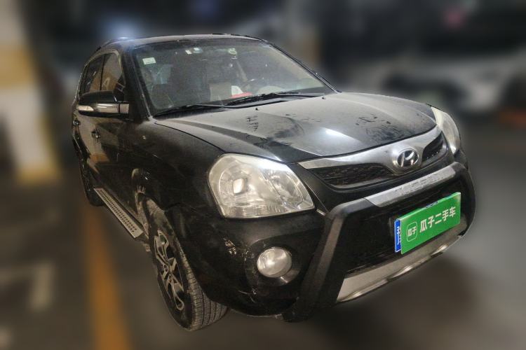 Used Hyundai Tucson 2013 2.0L Manual Two-Wheel Drive Fashion Edition Front Right 45 Deg