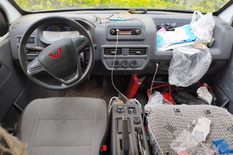 Used Wuling Yangguang 2024 300KM Comfort Version Passenger Van 75kW Center Console