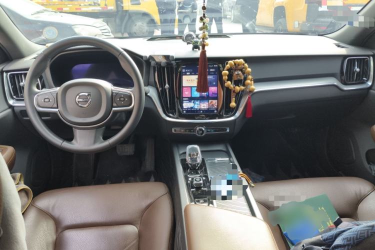 Used Volvo S60 2024 B4 Zhiyi Luxury Edition Center Console