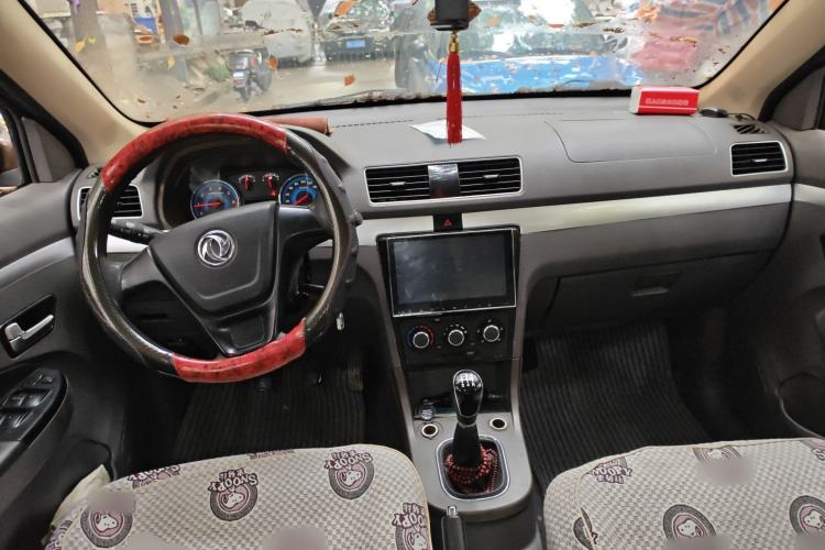 Used Dongfeng Fengon 360 2015 1.5L Manual Comfort 7-Seater China IV Standard Center Console