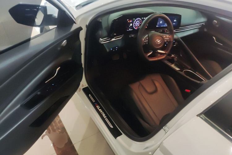 Used Hyundai Elantra 2021 1.5L CVT LUX Prestige Edition Driver Seat