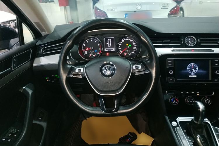 Used Volkswagen Magotan 2019 330TSI DSG Leading Edition China V Standard