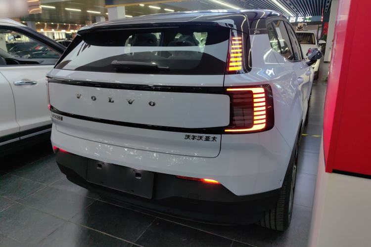 Used Volvo EX30 2025 Rear-Drive Long-Range Version Ultra