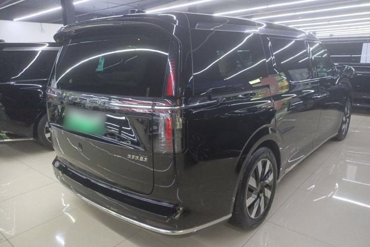 Used Volvo EM90 2025 Ultra Six-Seater
