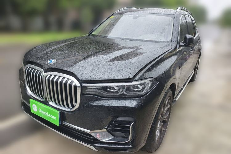 Used BMW X7 2021 Facelifted xDrive40i Luxury Package with Leading Features