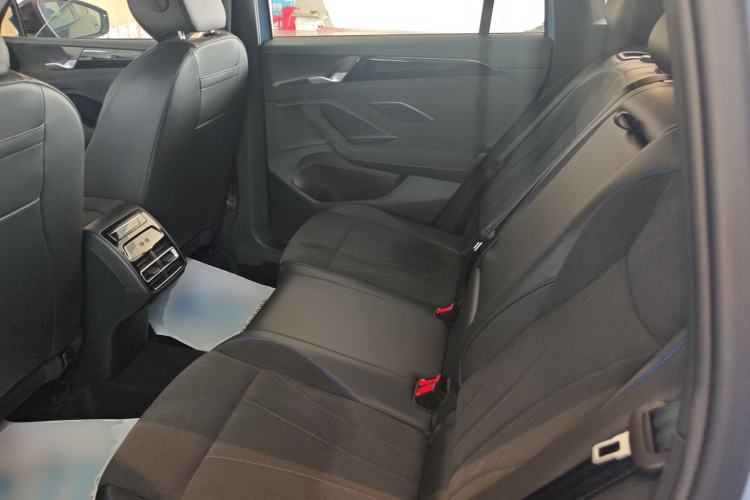 Used Volkswagen Tiguan L 2024 PRO 380TSI Four-Wheel Drive R-Line Prestige Edition Left Rear Seat