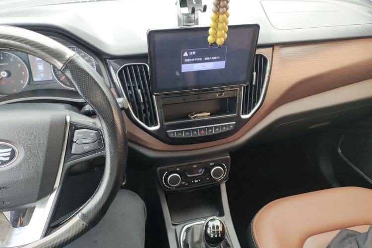 Used FAW Senya R7 2016 1.6L Manual Smart Version Center Console