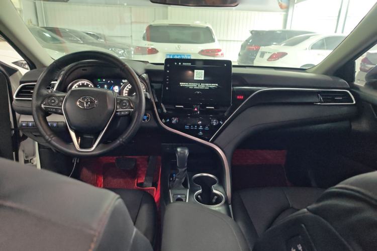 Used Toyota Camry 2021 2.0G Luxury Edition Center Console