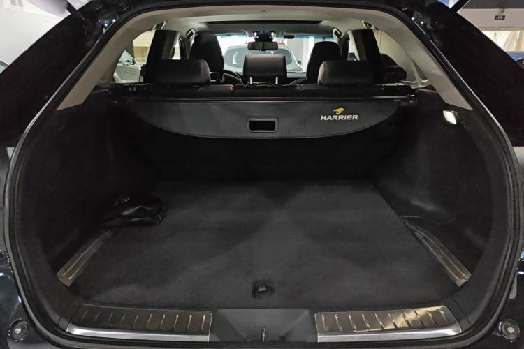 Used Toyota Harrier 2022 2.0L CVT Two-Wheel Drive Luxury Edition
