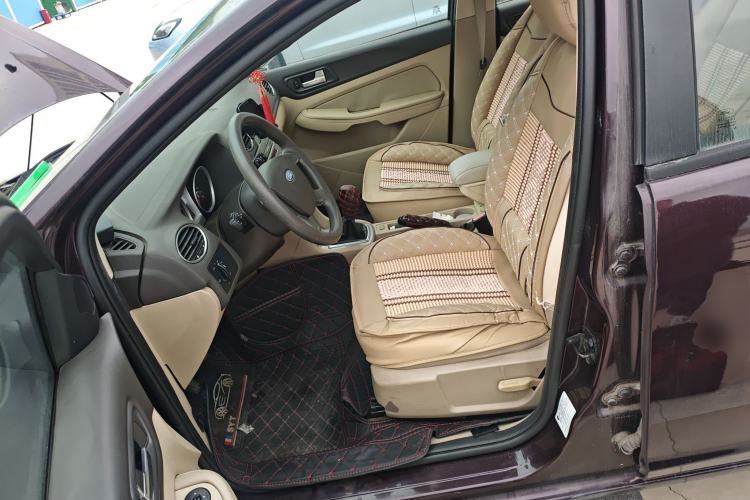 Used Ford Focus 2013 Sedan Classic 1.8L Manual Base Model