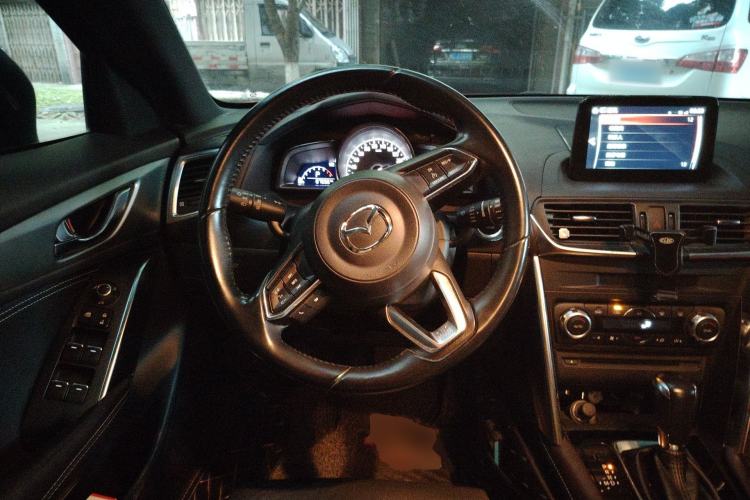 Used Mazda CX-4 2018 2.0L Automatic Two-Wheel Drive Blue Sky Premium Upgrade Version China V Standard Steering Wheel