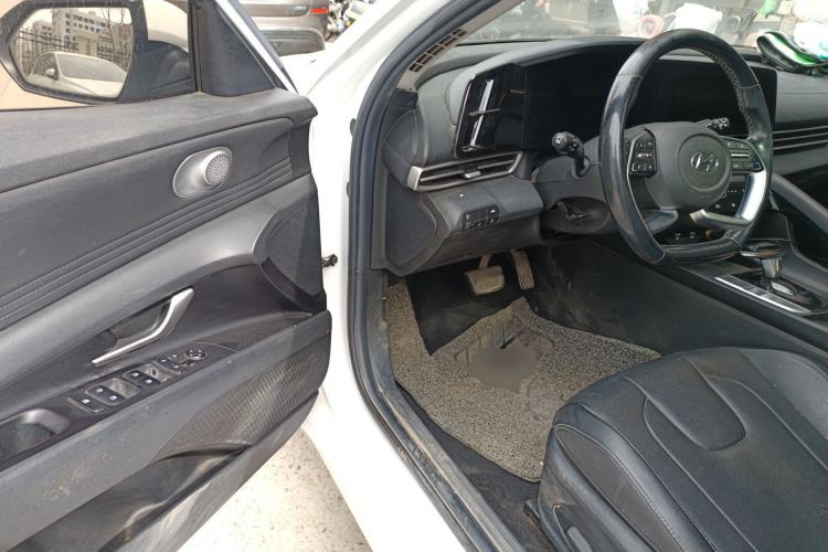 Used Hyundai Elantra 2021 1.5L CVT LUX Prestige Edition
