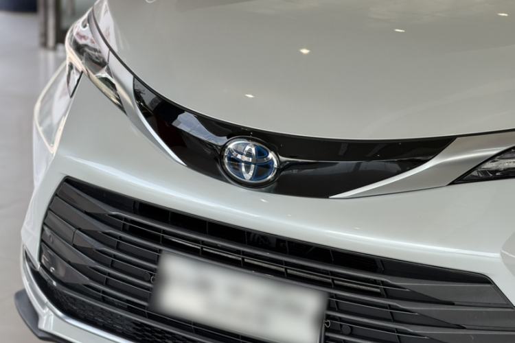 Used Toyota SIENNA 2021 2.5L Hybrid Premium Edition