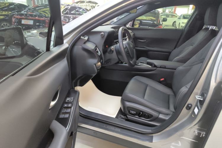 Used Lexus UX 2022 260h Explore-Cool Edition
