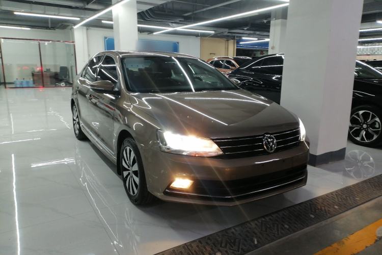 Used Volkswagen Sagitar 2017 230TSI Automatic Comfort Version
