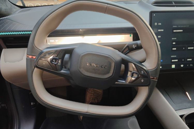 Used Lynk & Co Z10 2025 95 kWh 766 km Range Rear-Wheel Drive Max
