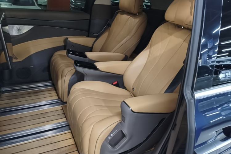 Used Denza D9 2022 DM-i 970 Four-Wheel Drive Flagship Model Left Rear Seat