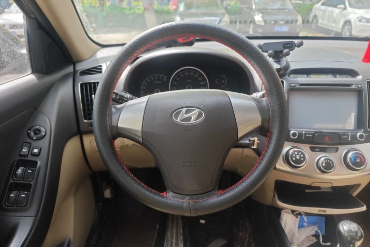 Used Hyundai Celesta 2011 1.6L Manual Luxury Model Steering Wheel