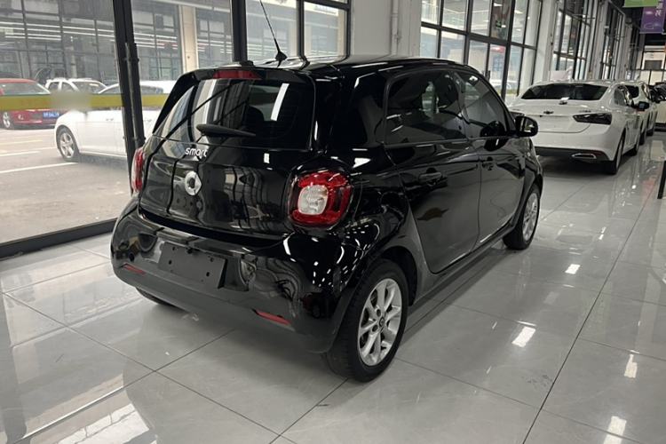 Used smart forfour 2016 1.0L 52 kW Dynamic Edition
