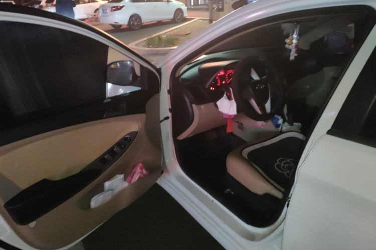 Used Hyundai Verna (older generation) 2014 1.4L Automatic Fashion GS Model Driver Seat