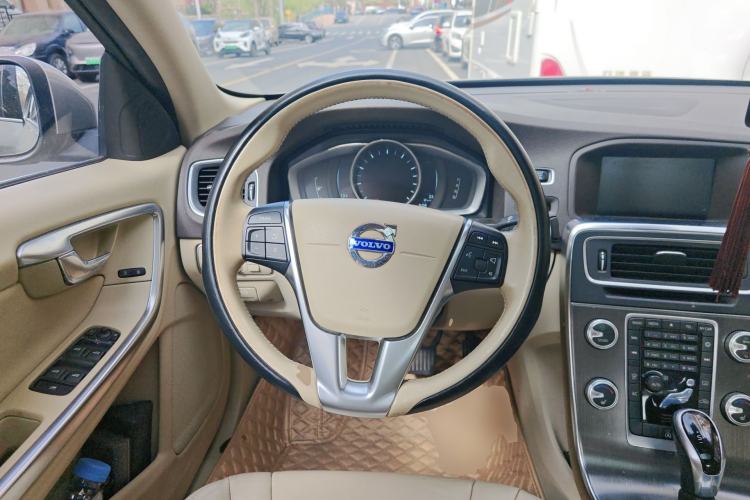 Used Volvo S60 2015 S60L T5 Intelligent Drive Edition Steering Wheel