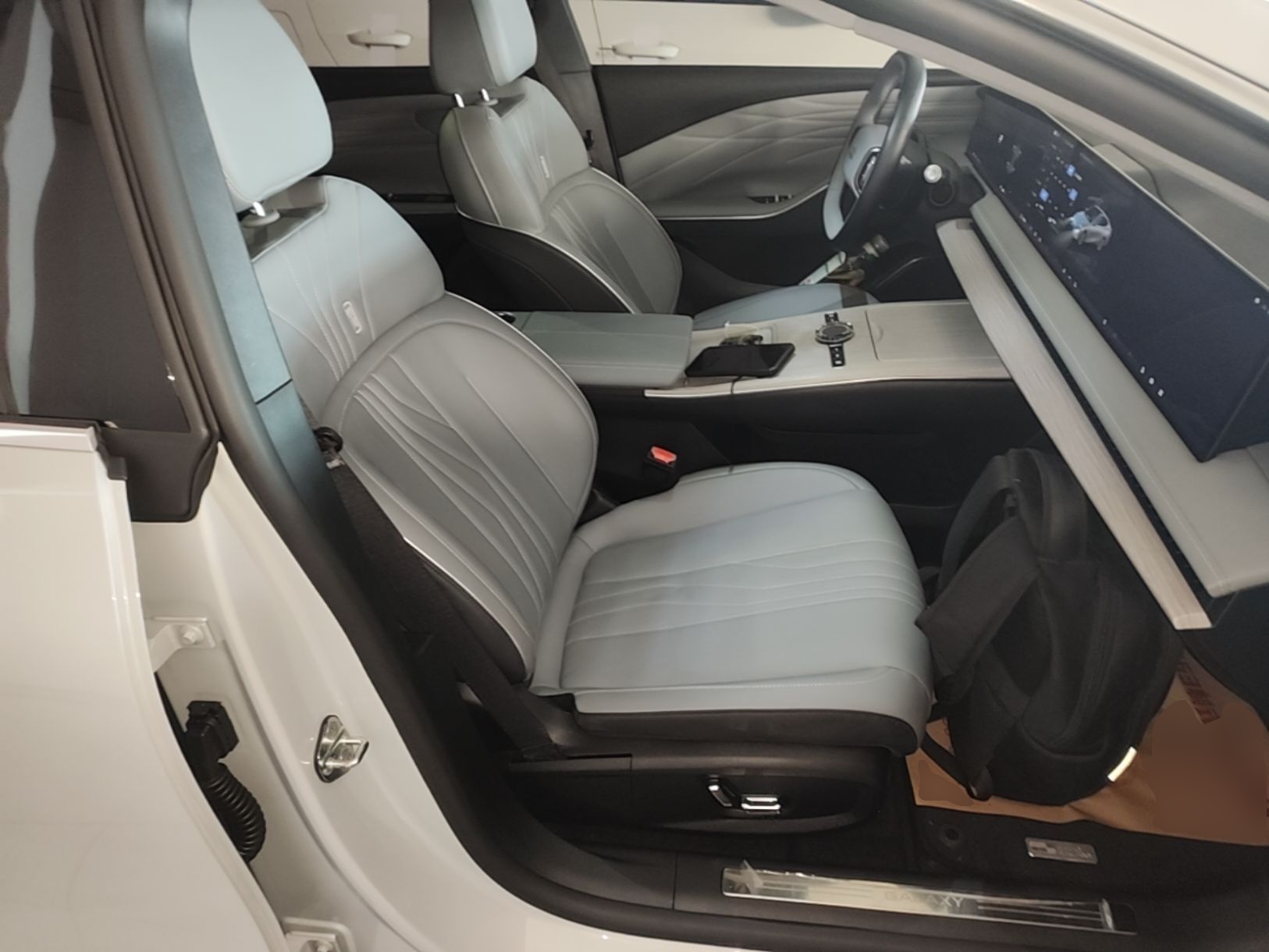 Geely Galaxy E8 2024 550 km Range Rear-Drive Dragon Edition — снимка 19