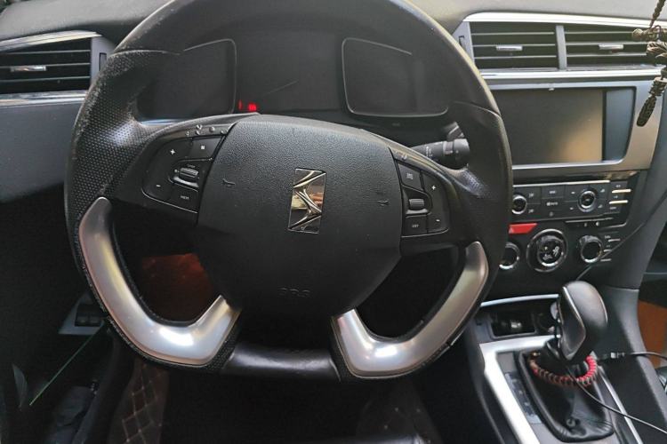 Used DS 6 2014 1.6T Luxury Edition THP160 Steering Wheel