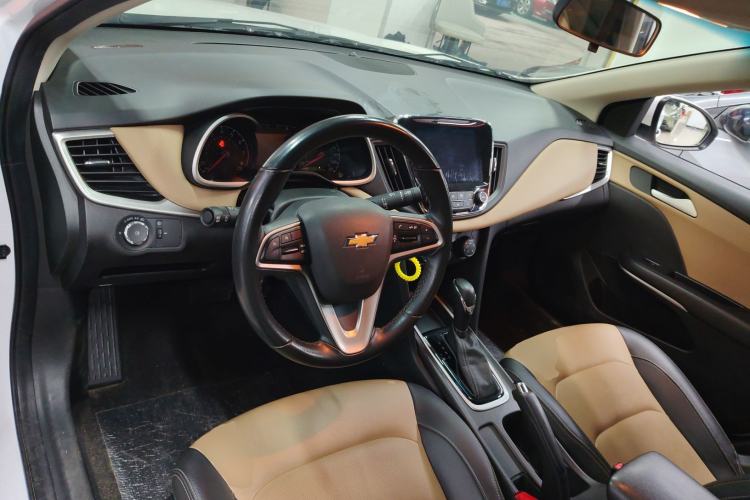 Used Chevrolet Monza 2021 320 Automatic Enjoyment Sunroof Edition Center Console