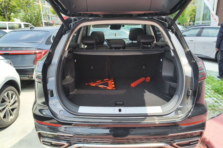 Used Hongqi HS5 2023 2.0T Four-Wheel Drive Flagship Pro Edition Trunk