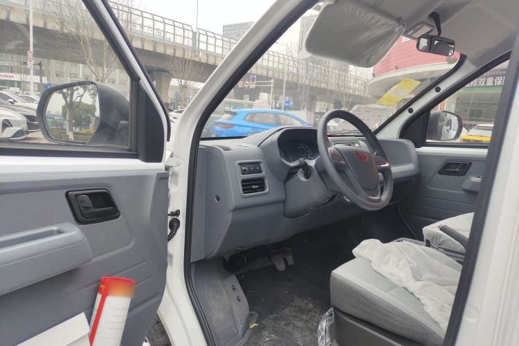 Used Wuling Yangguang 2025 Model 400km Bus Edition—Comfort Edition