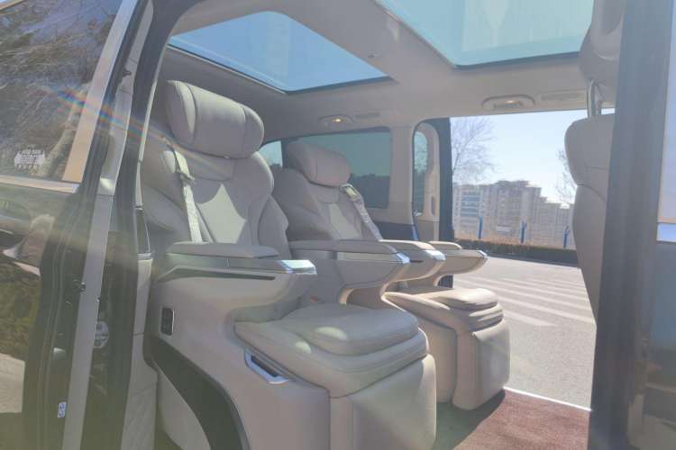 Used Mercedes-Benz V-Class 2016 V 260 L Prestige Extended Edition Interior 9