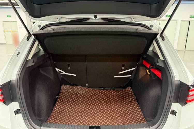 Used Volkswagen Tharu 2024 300TSI Two-Wheel-Drive Moonlight Edition Interior 10