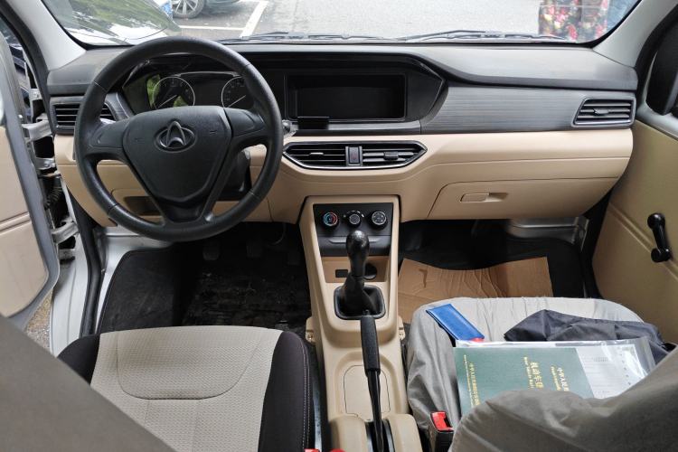 Used CHANGAN KUAYUE Xing V3 2023 1.3L Gasoline Standard Model 5-Seater Passenger Vehicle Center Console