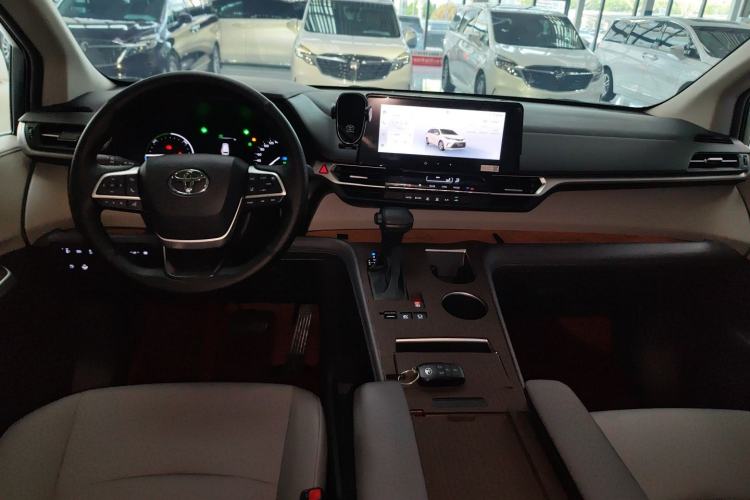 Used Toyota Granvia 2024 2.5L Hybrid Comfort Edition
