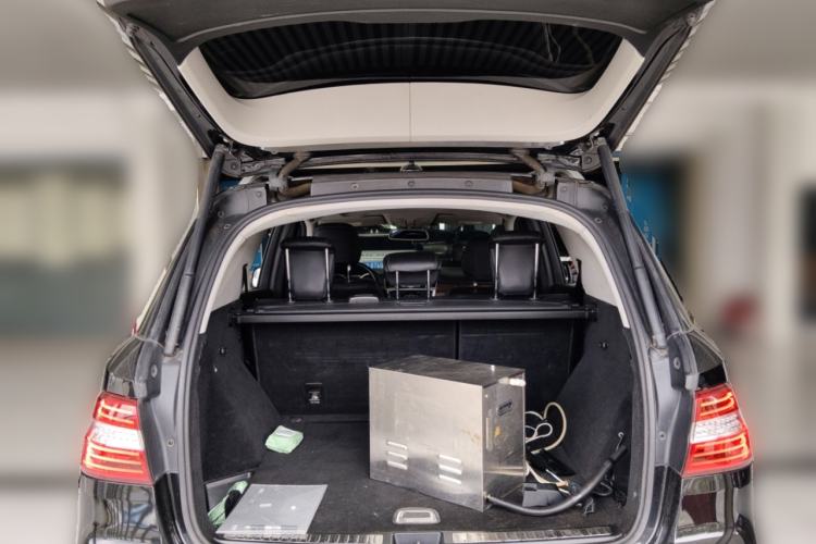 Used Mercedes-Benz M-Class 2015 ML 400 4MATIC Luxury Model Trunk