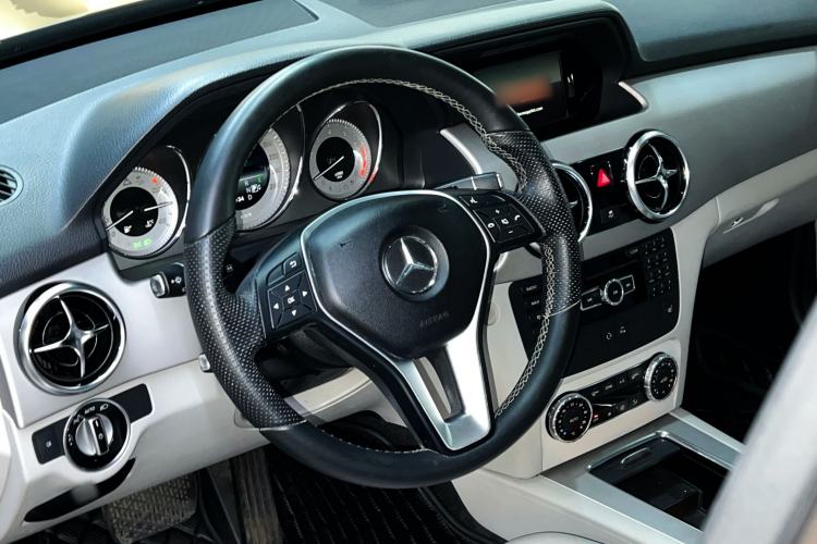 Used Mercedes-Benz GLK-Class 2013 Facelift GLK 300 4MATIC Fashion Edition Interior 1