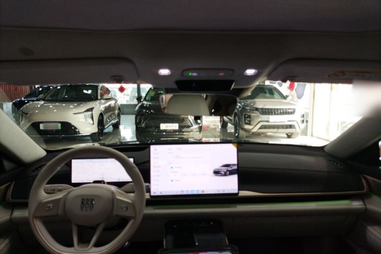 Used Buick L7 2025 Model Aivia