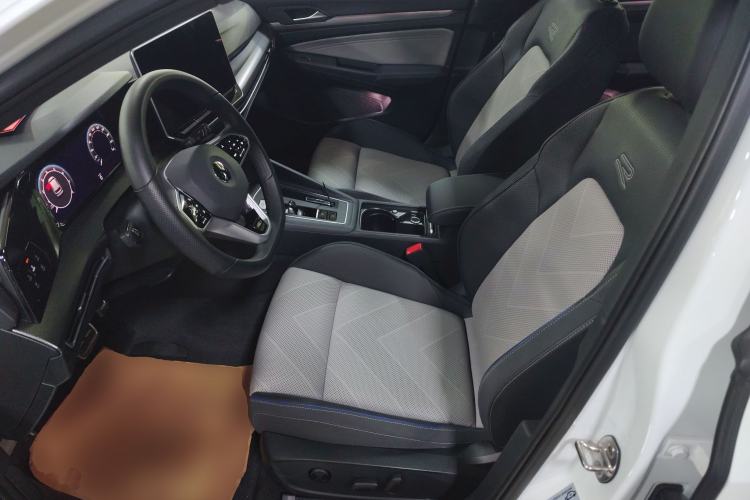 Used Volkswagen Golf 2025 300TSI R-Line
