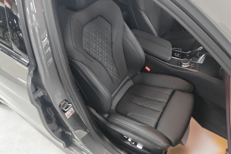 Used BMW 5 Series 2022 Restyled 525i M Sport Package Right Front Seat