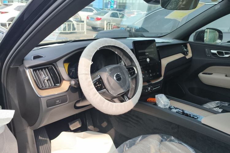 Used Volvo XC60 2026 B5 4x4 Smart Luxury Edition
