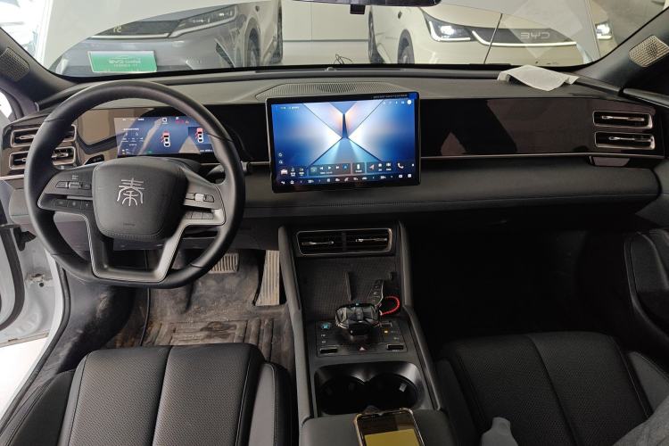 Used BYD Qin L 2025 DM-i Smart Drive 80KM Superior Model Center Console