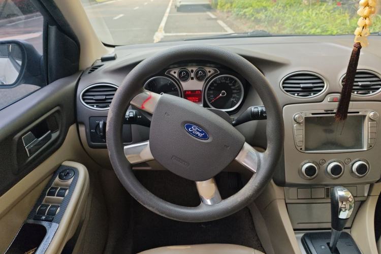 Used Ford Focus 2011 Sedan 1.8L Automatic Fashion Edition Steering Wheel
