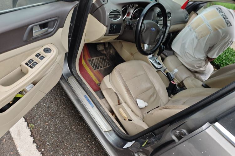 Used Ford Focus 2013 Sedan Classic 1.8L Automatic Fashion Edition