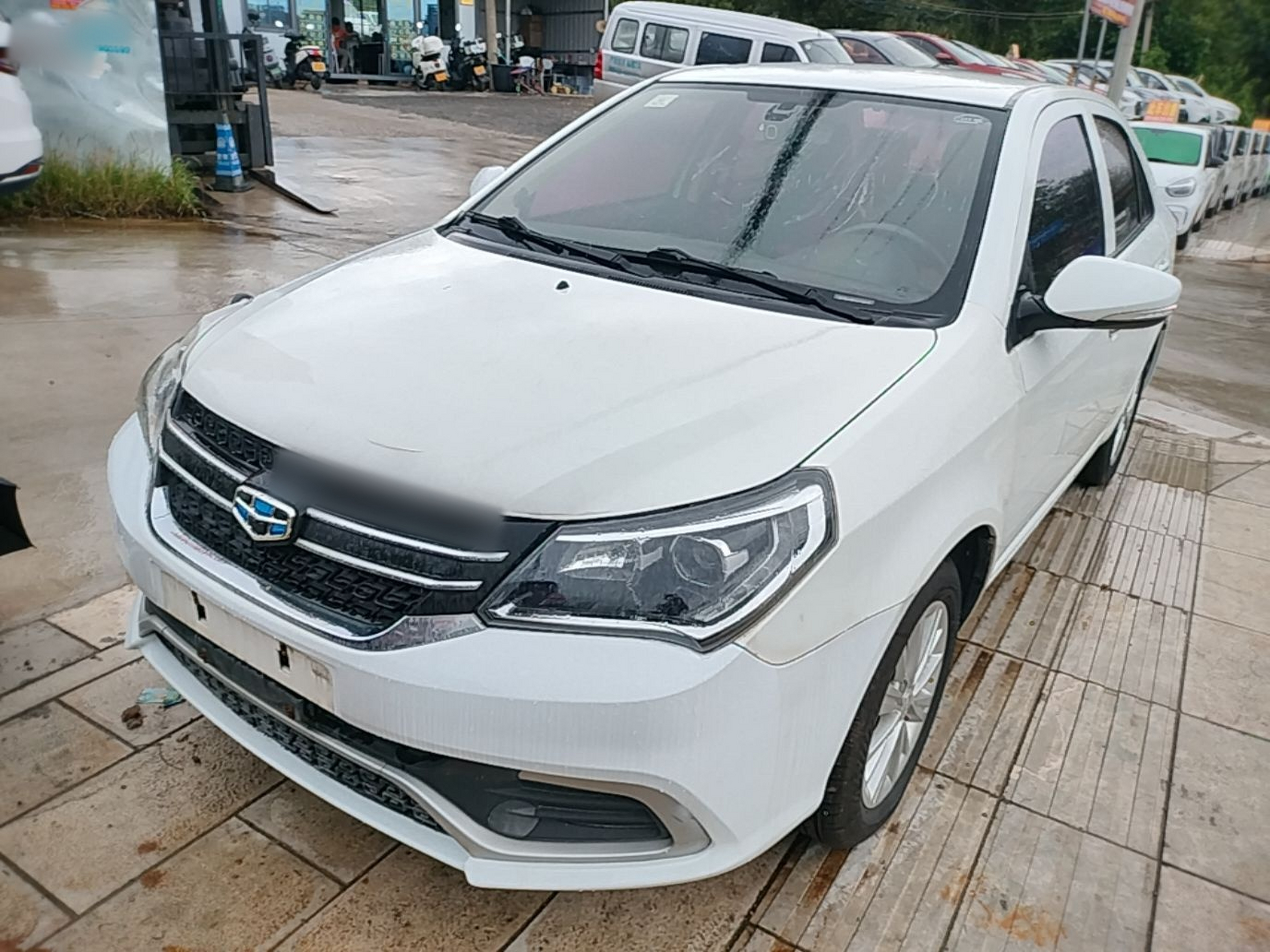 Под передней частью автомобиля