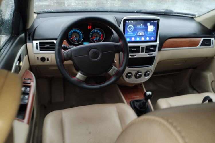 Used Buick Excelle 2011 1.6 LE-MT Center Console