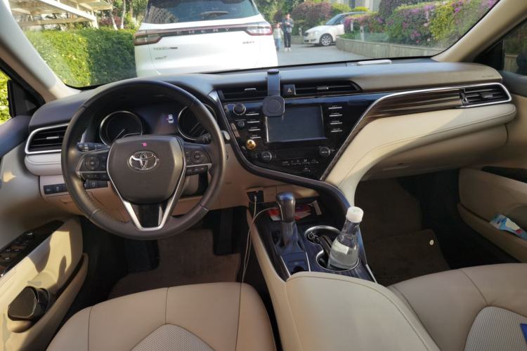 Used Toyota Camry 2018 2.0G Luxury Edition
